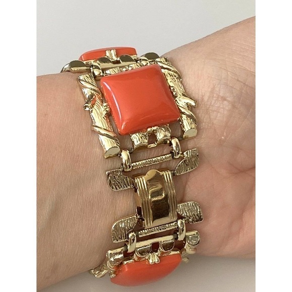 Coro Vintage Bracelet Coral Acrylic Inserts Gold Tone Linked 7” Signed - Picture 6 of 10